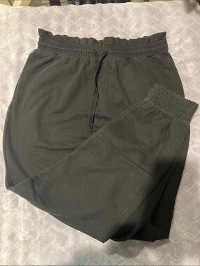 Derek Heart Men's Black Elastic-Waist Joggers with Drawstring